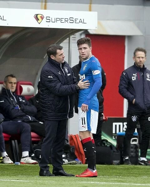 Rangers Murty Consults with Windass during Hamilton Clash in Ladbrokes Premiership