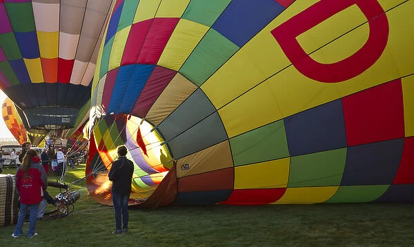 Envelope inflation at the Albuquerque Hot Air Balloon Fiesta, New Mexico