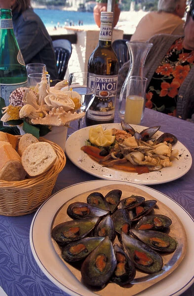 Europe, France, Cassis, seafood cafe tablespread