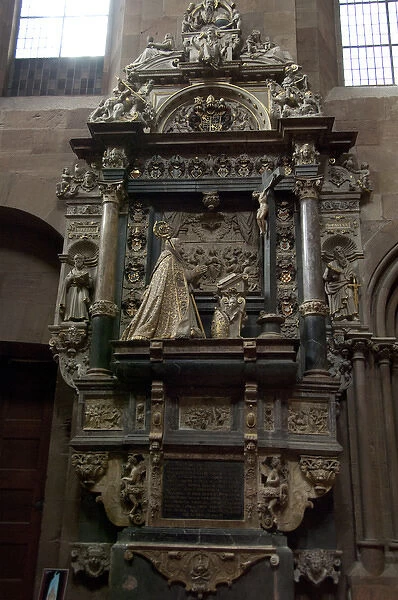 Germany, Rhineland Palatinate, Mainz. Mainz Cathedral. Baroque statues