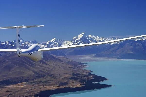 Glider, Lake Pukaki and Aoraki  /  Mt Cook, Mackenzie Country, South Island, New Zealand