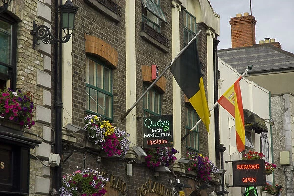 IRELAND, Dublin. Temple Bar. Colorful pub