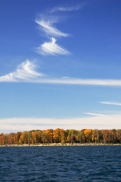 MARYLAND. USA. Cirrus fibratus clouds above colorful foliage & Chesapeake Bay in autumn