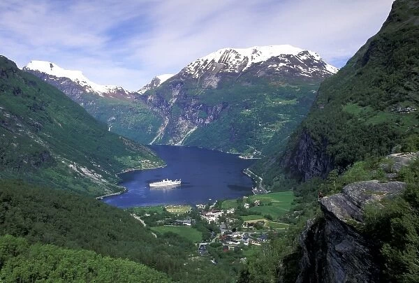Norway, Geirangerfjord, Geiranger. Fjord and town view from Flydalsjuvet