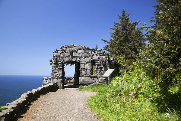 OR, Cape Perpetua Scenic Area, shelter at overlook built by CCC