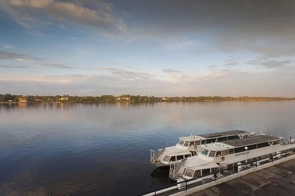Russia, Yaroslavl Oblast, Golden Ring, Yaroslavl, Volga Riverfront, riverboat, sunset