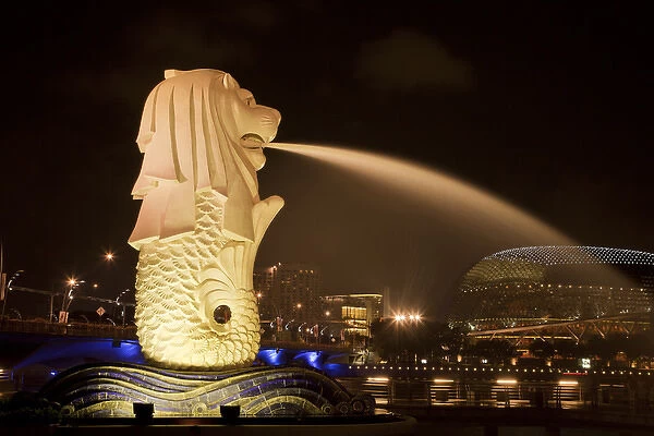 Singapore. Merlion statue spewing water. Credit as: Jim Zuckerman  /  Jaynes Gallery  /  DanitaDelimont