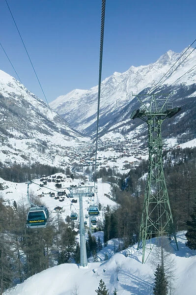 SWITZERLAND-Wallis  /  Valais-ZERMATT: Furi (el. 1864 meters)  /  Winter Cable Car to Zermatt