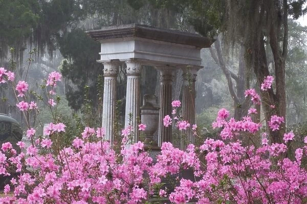 USA, Georgia, Savannah, Monument in Historic Bonaventure Cemetery