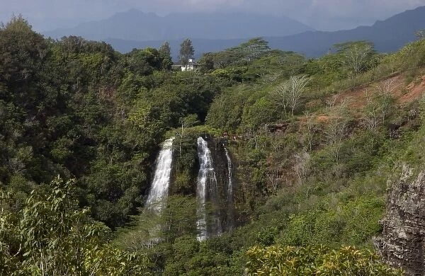 USA, Hawaii, Kauai, Wailua River State Park, waterfall. (RF)