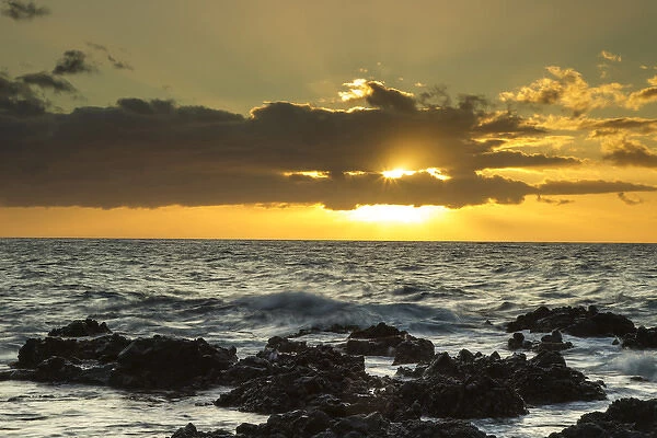 USA, Hawaii, Maui, Kihei. Scenic of ocean sunset