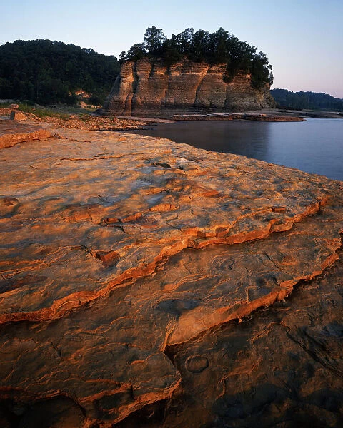 USA, Missouri, Perry County, Mississippi River, Eroded limestone and Tower Rock