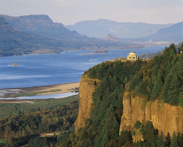 USA, Oregon, Columbia River Gorge, View of Crown Point