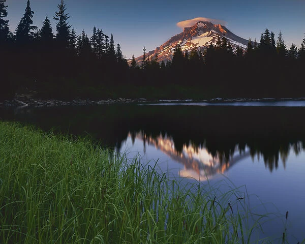 USA, Oregon, Mt. Hood National Forest, Mt. Hood from Mirror Lake