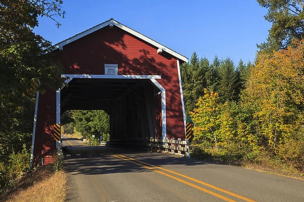 USA, Oregon, Scio, the Shimanek, covered bridge over Thomas Creek in early Autumn