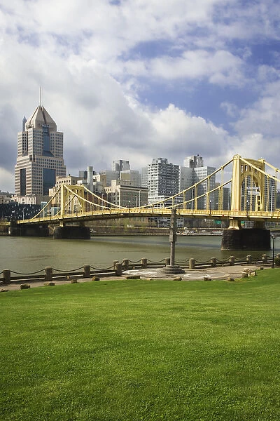 USA, Pennsylvania, Pittsburgh. View of 6th Street Bridge spanning the Allegheny River