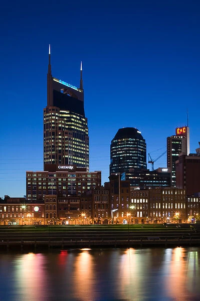 USA, Tennessee, Nashville: Downtown & Bell South Tower along Cumberland River