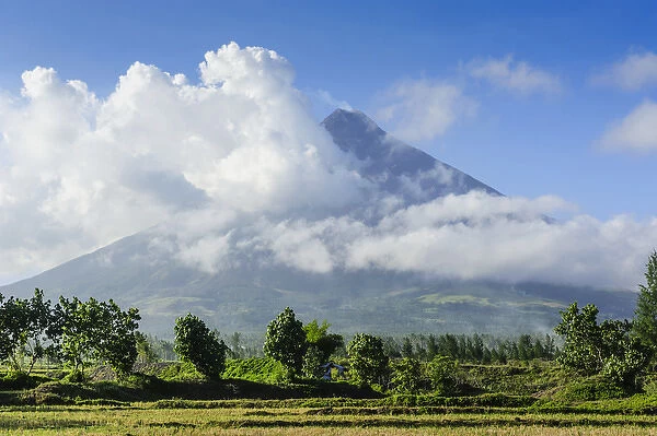Volcano Mount Mayon, Legazpi, Southern Luzon, Philippines