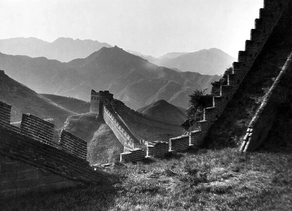 THE GREAT WALL OF CHINA. Photograph, n. d
