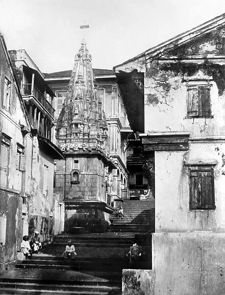 INDIA: BOMBAY, TEMPLE. Walkeshivar Mirryelldaso Hindu Temple in Bombay (now Mumbai), India