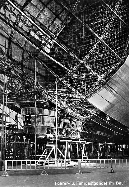 ZEPPELIN CONSTRUCTION. Attaching the passenger and steering gondola to the frame