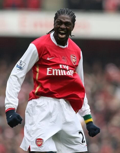 Adebayor's Iconic Goal: Arsenal's Victory Over Tottenham (2007)