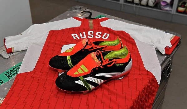 Alessia Russo Unveils New Adidas Boots Ahead of Arsenal Women's Match against Everton (2023-24)