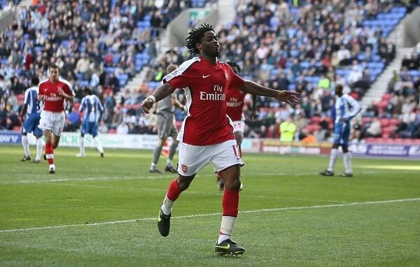 Alex Song's Thrilling Goal Celebration: Arsenal's 4th against Wigan Athletic (11 / 4 / 09)