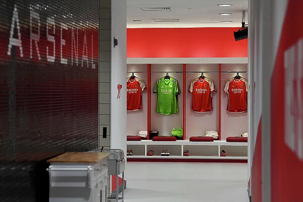 Arsenal FC: Unity in the Dressing Room - Preparing for Battle against Sevilla, UEFA Champions League 2023 / 24