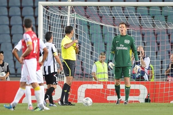 Arsenal's Szczesny Taunts Di Natale During Udinese Penalty in 2011 Champions League Clash