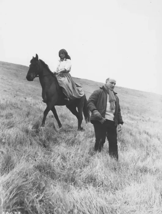 Framed Print : Julie Christie on the set of Far from The Madding Crowd 1967 Print Framed Print : Julie Christie on the set of Far from The Madding Crowd 1967 Print