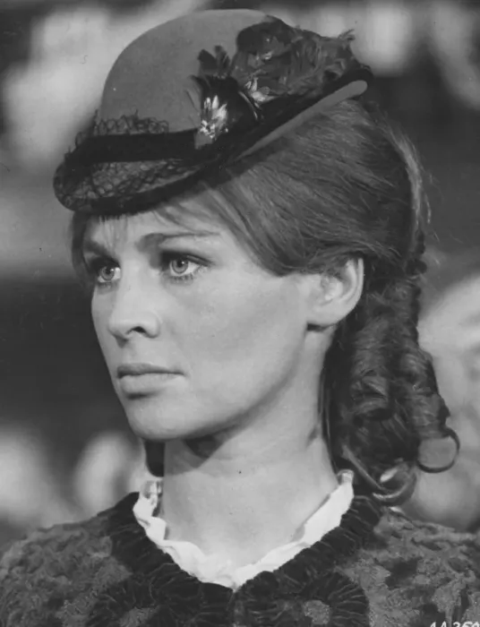 Framed Print : Julie Christie in Far From The Madding Crowd 1967 Print Framed Print : Julie Christie in Far From The Madding Crowd 1967 Print