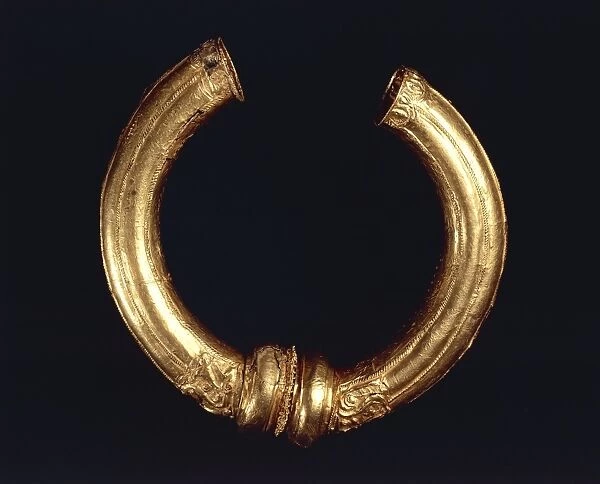 France, Aube, Mailly le Camp, Neckband rom 120-50 B. C. La Tene culture, third phase, gold