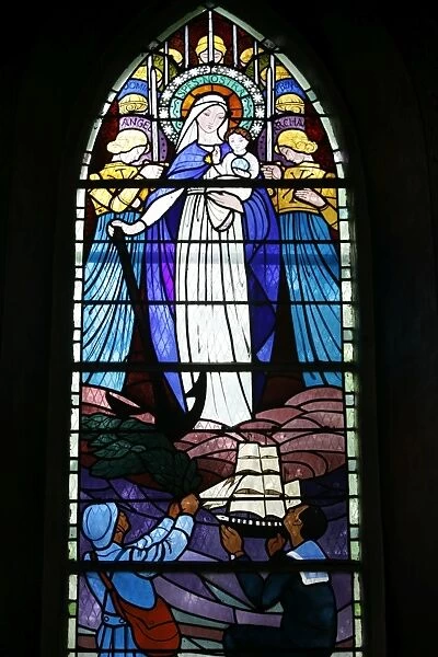 Mont-Dol chapel stained glass: World War I veterans praying