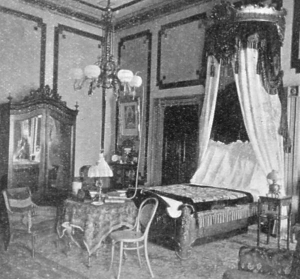 President William McKinleys state bedroom at the White House, Washington, c1901
