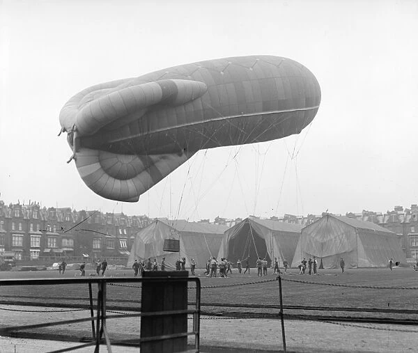 Barrage Balloon. 1st August 1918: A barrage balloon tethered at Queens Club