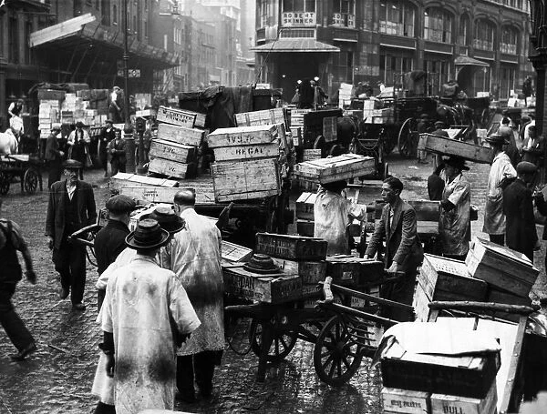 Billinsgate Porters. circa 1925: Fish porters at Billingsgate market with