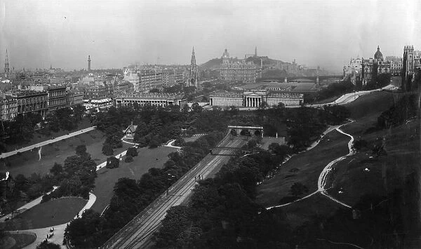 Edinburgh. circa 1910: A view of Edinburgh, the capital of Scotland