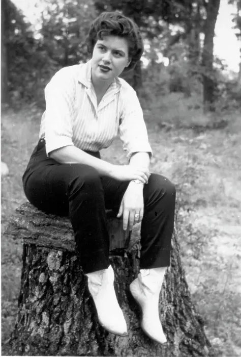 Framed Print : Patsy Cline Portrait Print circa 1958 Framed Print : Patsy Cline Portrait Print circa 1958