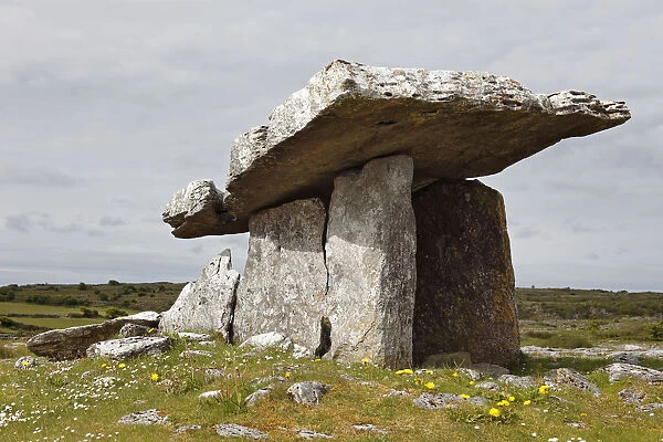 Poulnabrone dolmen, Burren, County Clare, Ireland, Europe