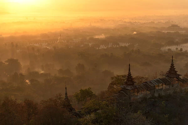 View sunrise from Sutaunppyei Pagoda, Mandalay hill