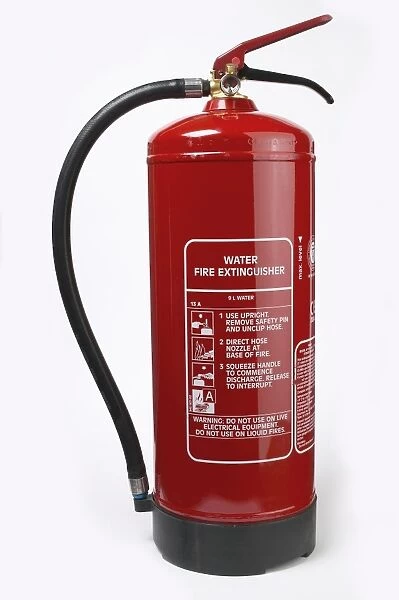 Water fire extinguisher
