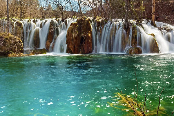 Waterfalls and turquoise pond, Plitvice lakes