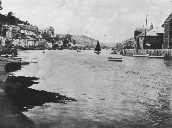 Framed Print : Print of View up river, Looe, Cornwall (1930), showing East and West quays