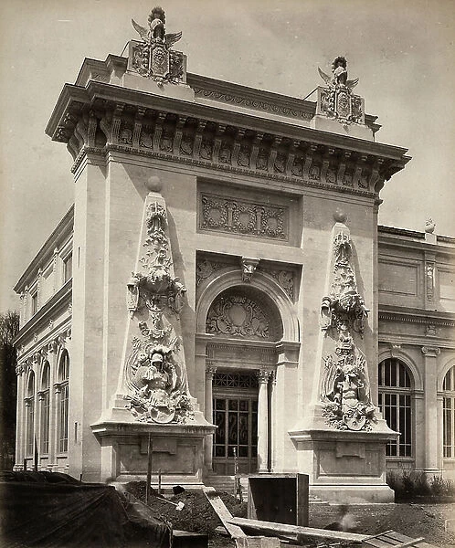 1889 Paris World's Fair: left side of the Ministry of War, architectural work by Walwein