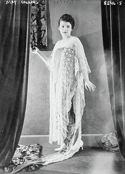 Actress May Collins, Fashion Portrait, Bain News Service, 1921 (b / w photo)