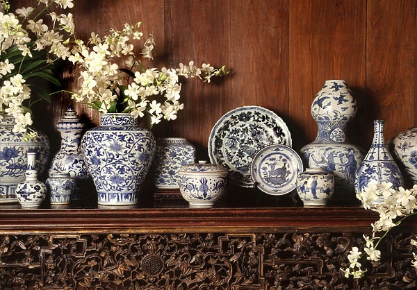 Blue and white porcelain (ceramic)