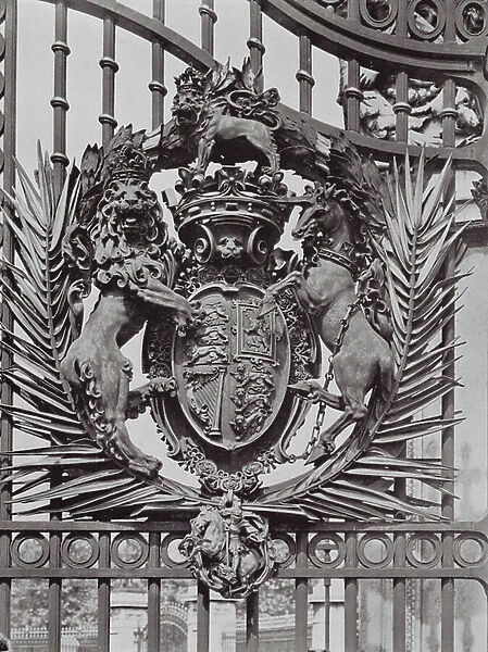Buckingham Palace: The Royal Arms (b / w photo)