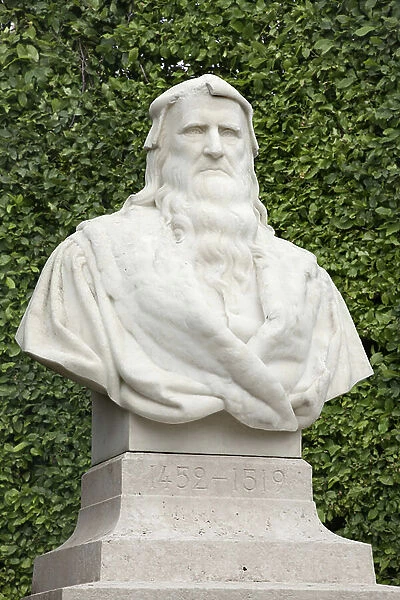 Bust of Leonard de Vinci (1452-1519), painter, sculptor, architect, philosopher, engineer, Italian scientist, often described as a symbol of the man of the universal spirit renaissance, marble sculpture by Henri de Vaureal ()