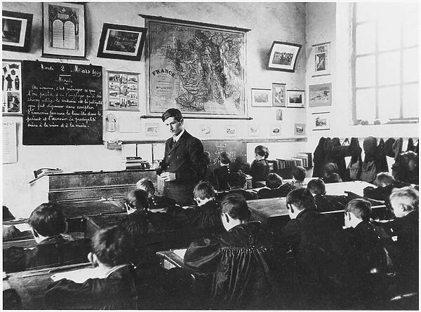 Class in a primary school, Orme, 2nd March 1909 (b  /  w photo)